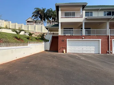 3 Bedroom Townhouse For Sale in Mount Edgecombe - lbEI.webp