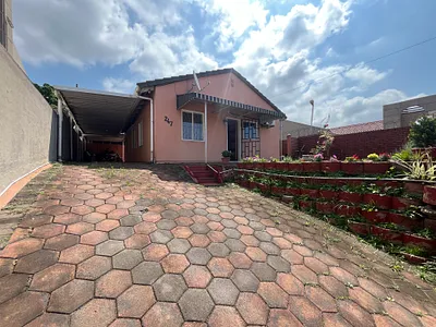 3 Bedroom House For Sale in Phoenix - eLMQ.webp
