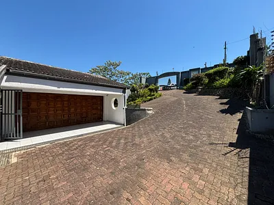 4 Bedroom House For Sale in Durban - 9WNj.webp