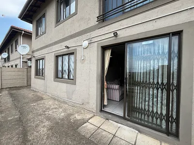 3 Bedroom Apartment For Sale in Phoenix - img