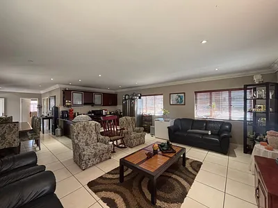 2 Bedroom Apartment For Sale in Durban - 7Mt4.webp