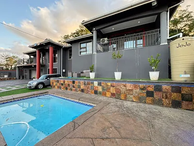 4 Bedroom House For Sale in Durban - 7zBK.webp