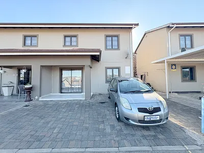 3 Bedroom Townhouse To Rent in Phoenix - m75W.webp