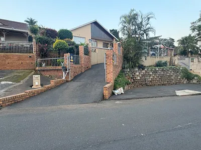 3 Bedroom House For Sale in Tongaat - S0ZN.webp