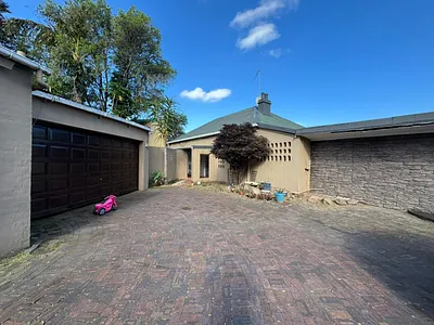 3 Bedroom Townhouse For Sale in Queensburgh - img