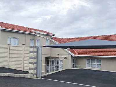 5 Bedroom House For Sale in Queensburgh - OigA.webp