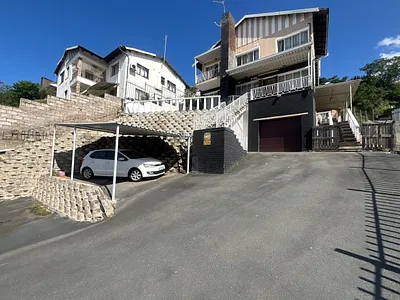 7 Bedroom House For Sale in Durban - T5eY.webp