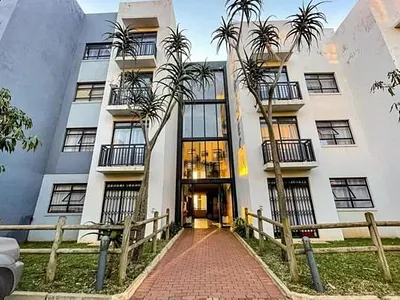 2 Bedroom Apartment For Sale in Umhlanga - y0zq.webp