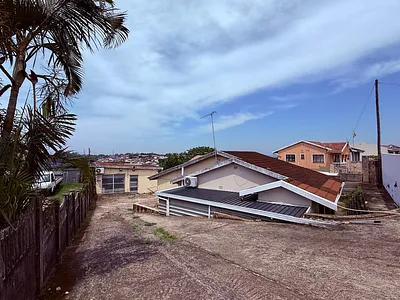 2 Bedroom House To Rent in Chatsworth - FYvD.webp