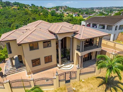 6 Bedroom House For Sale in Durban - txjP.webp