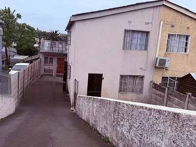 3 Bedroom House To Rent in Chatsworth - CqHK.webp