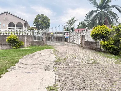 1 Bedroom Apartment To Rent in Chatsworth - img