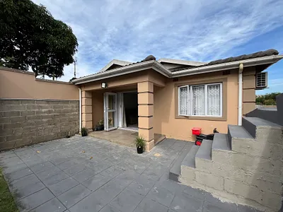 3 Bedroom House For Sale in Phoenix - img