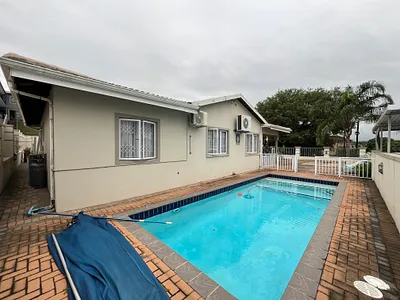 4 Bedroom House For Sale in Phoenix - img