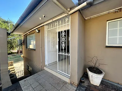 4 Bedroom House To Rent in Durban - img
