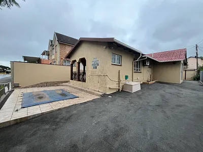 3 Bedroom House For Sale in Phoenix - img