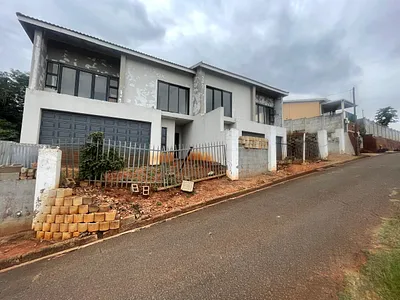 6 Bedroom Apartment For Sale in Durban - 5qAb.webp