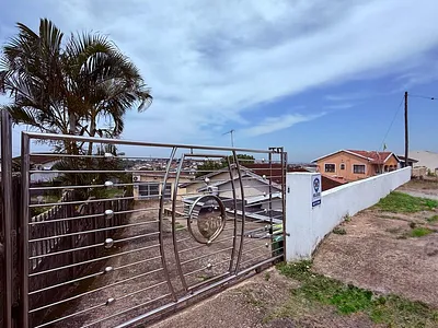 4 Bedroom House For Sale in Chatsworth - iGhR.webp