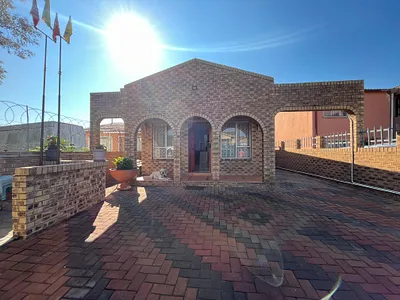 2 Bedroom House For Sale in Phoenix - img