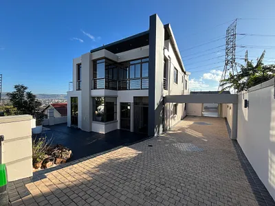 6 Bedroom House For Sale in Phoenix - img