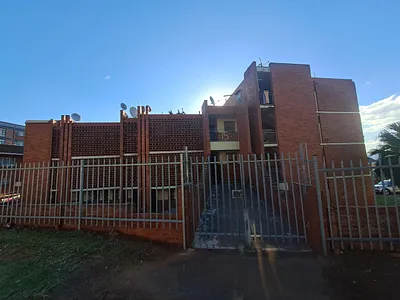 1.5 Bedroom Apartment To Rent in Durban - 79A7.webp