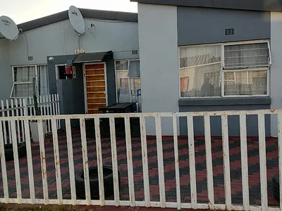 3 Bedroom Townhouse For Sale in Johannesburg - NUlL.webp