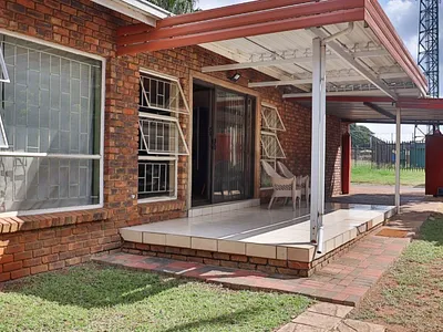 3 Bedroom House For Sale in Akasia - EabI.webp