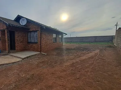 3 Bedroom House For Sale in Soweto - PHm5.webp