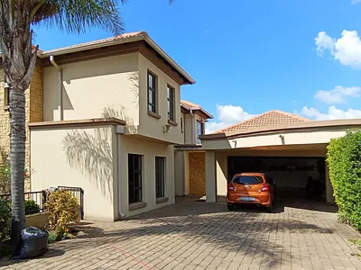 4 Bedroom House For Sale in Centurion - dZz0.webp