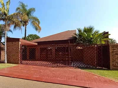 4 Bedroom House For Sale in Akasia - wG2L.webp