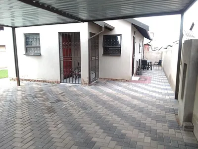 3 Bedroom House For Sale in Randburg - Zl34.webp