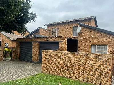 2 Bedroom Apartment For Sale in Roodepoort - img
