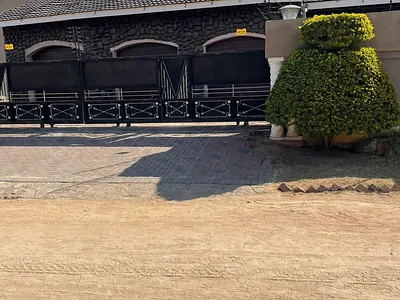 28 Bedroom House For Sale in Nsikazi - img