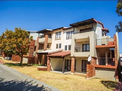 2 Bedroom Apartment For Sale in Midrand - P5Cl.webp