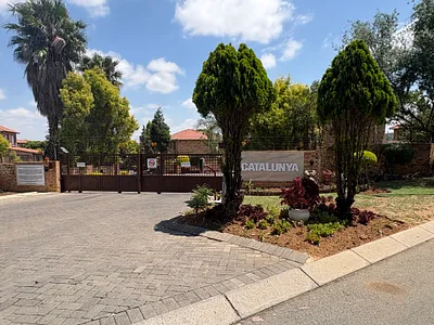 3 Bedroom Apartment For Sale in Midrand - BhdA.webp