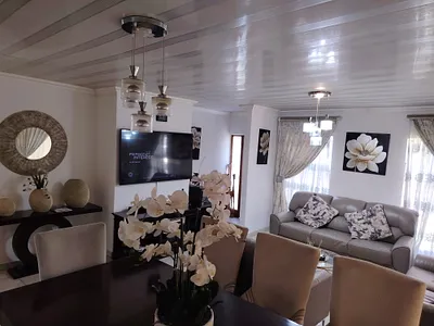 3 Bedroom House For Sale in Kempton Park - rI3K.webp