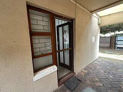 1 Bedroom Apartment To Rent in Cape Town - kJyH.webp