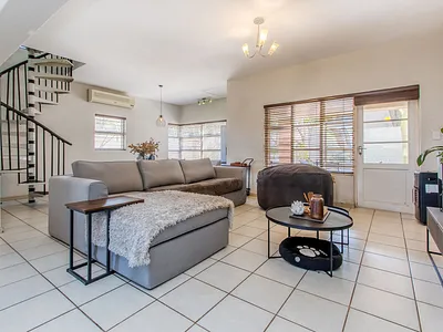 2 Bedroom Apartment For Sale in Sandton - img