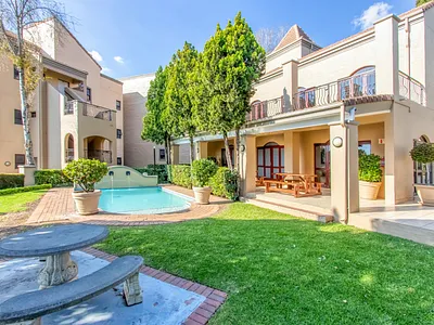 2 Bedroom Apartment For Sale in Sandton - img