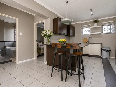 2 Bedroom Apartment For Sale in Sandton - img