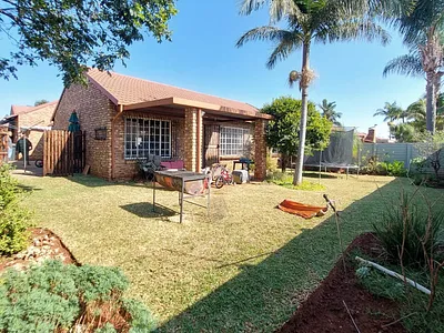 3 Bedroom Townhouse For Sale in Pretoria - hZ5T.webp