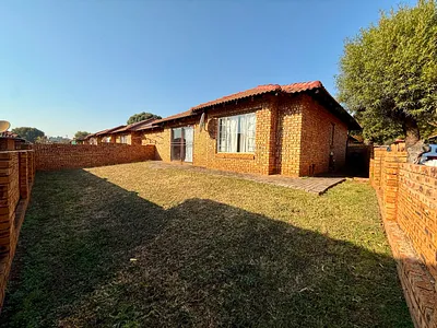 2 Bedroom Townhouse For Sale in Akasia - sWMJ.webp