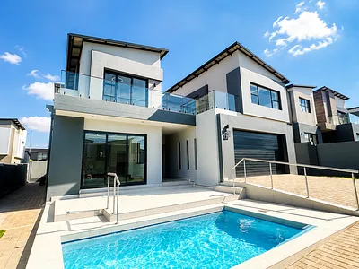 4 Bedroom House For Sale in Centurion - Y4I0.webp