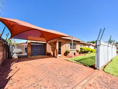 2 Bedroom House For Sale in Pretoria - 15tM.webp