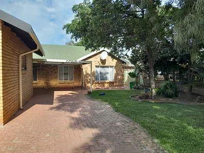3 Bedroom House For Sale in Akasia - DFGN.webp