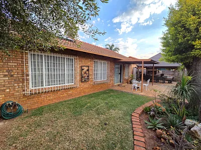 2 Bedroom Townhouse For Sale in Pretoria - pVqn.webp