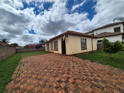 3 Bedroom House For Sale in Akasia - 7uzq.webp