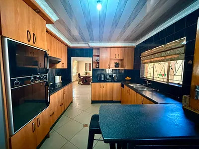 5 Bedroom House For Sale in Akasia - HKrI.webp