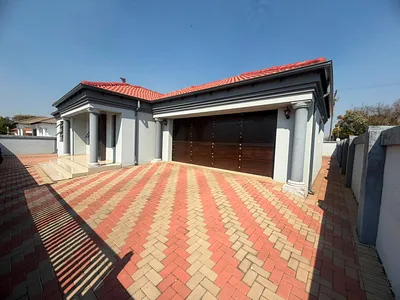 4 Bedroom House For Sale in Akasia - Z1IK.webp