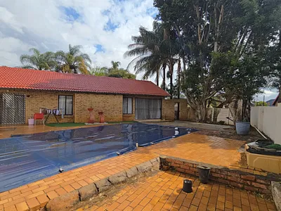 4 Bedroom House For Sale in Akasia - N2Uw.webp